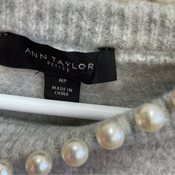 NEW WITH TAGS ANN TAYLOR GRAY SWEATER WITH PEARL DETAILING - Picture 7 of 7